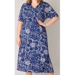 Šaty s krátkým rukávem - v nadměrné velikosti