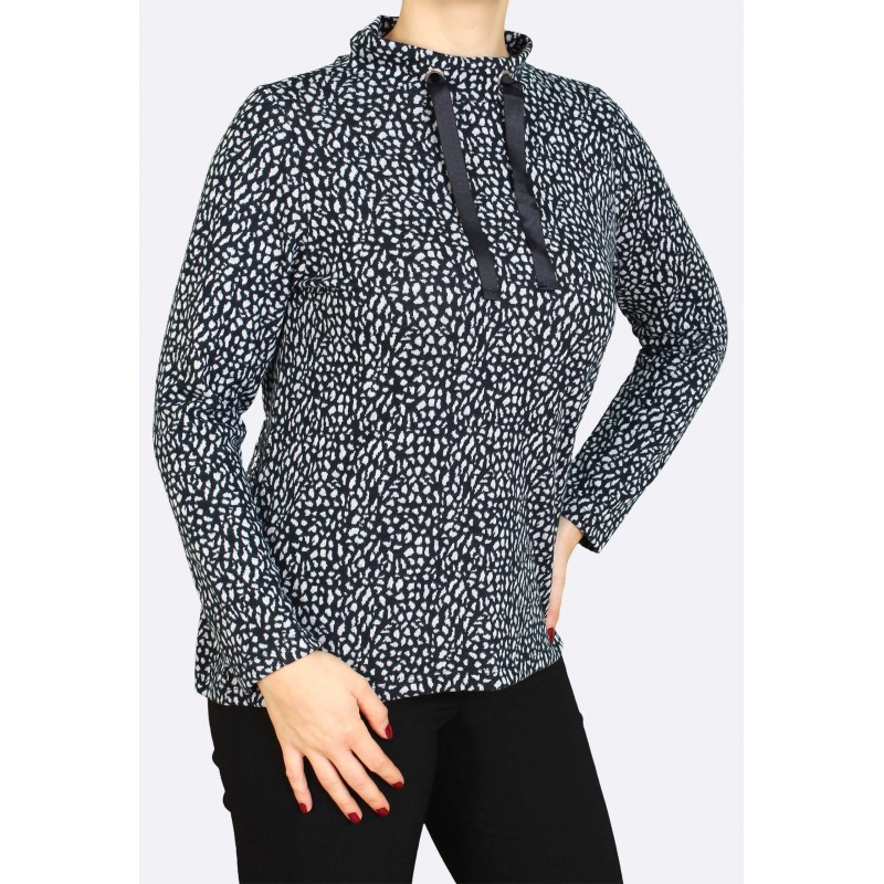 Dámský svetřík se stojáčkem - v nadměrné velikosti