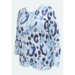 Měkký svetřík v nadměrné velikosti